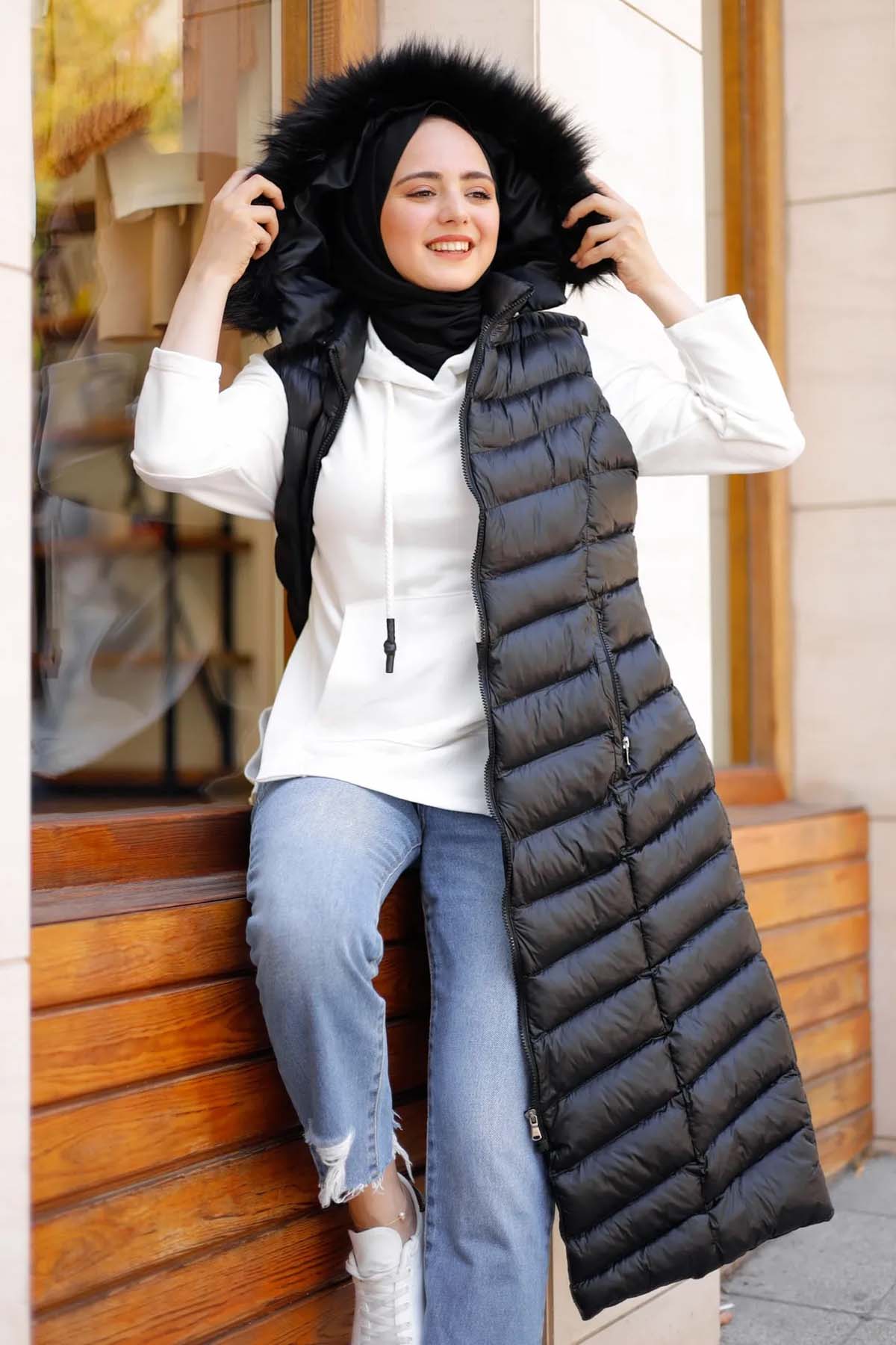 Uzun Yakasi Kürklü Dolgu Yelek Siyah 1701 Uzun Yakasi Kürklü Dolgu Yelek Siyah 1701