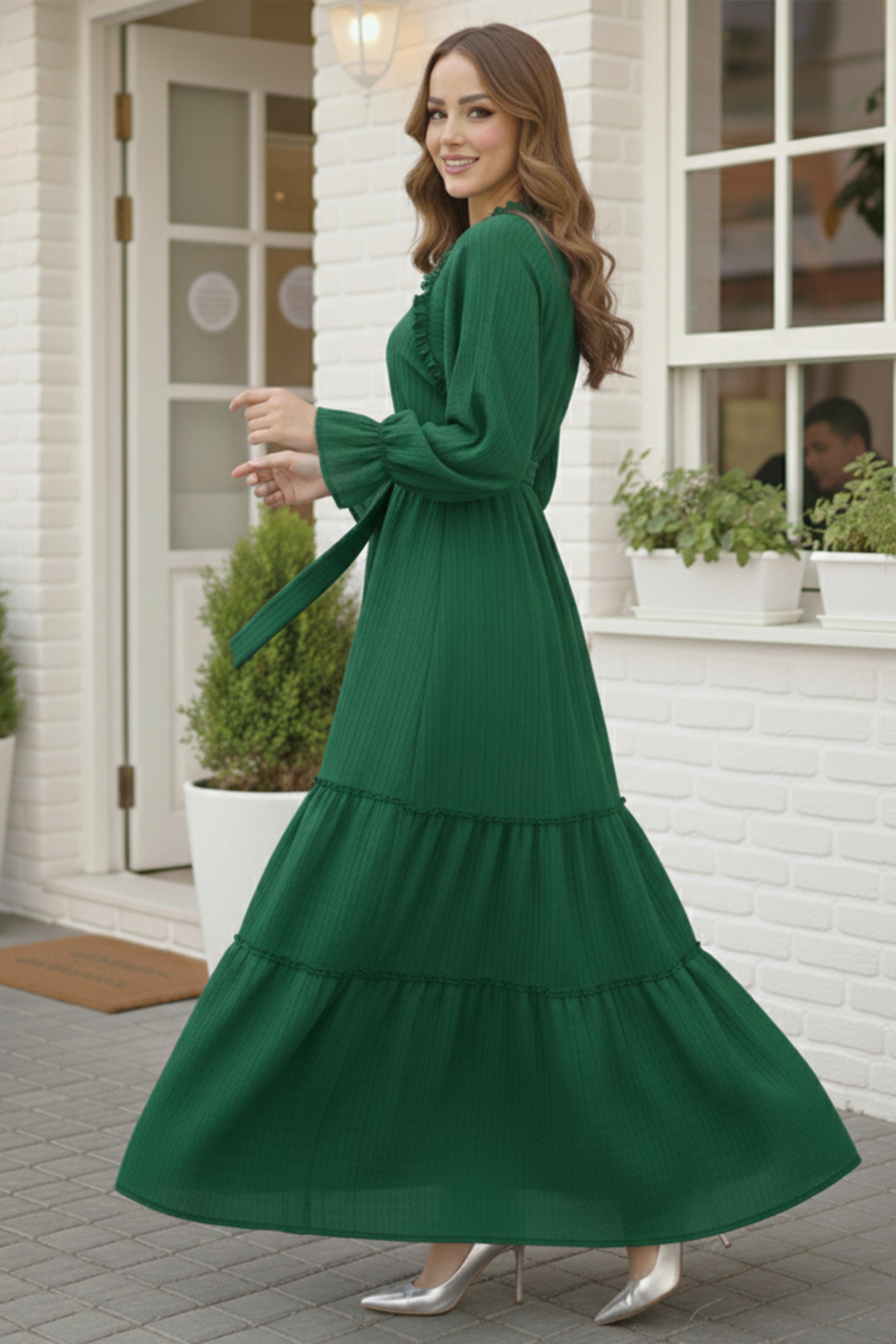 Kuşaklı Fırfır Detaylı Elbise Zümrüt Yeşili 2084 Kuşaklı Fırfır Detaylı Elbise Zümrüt Yeşili 2084