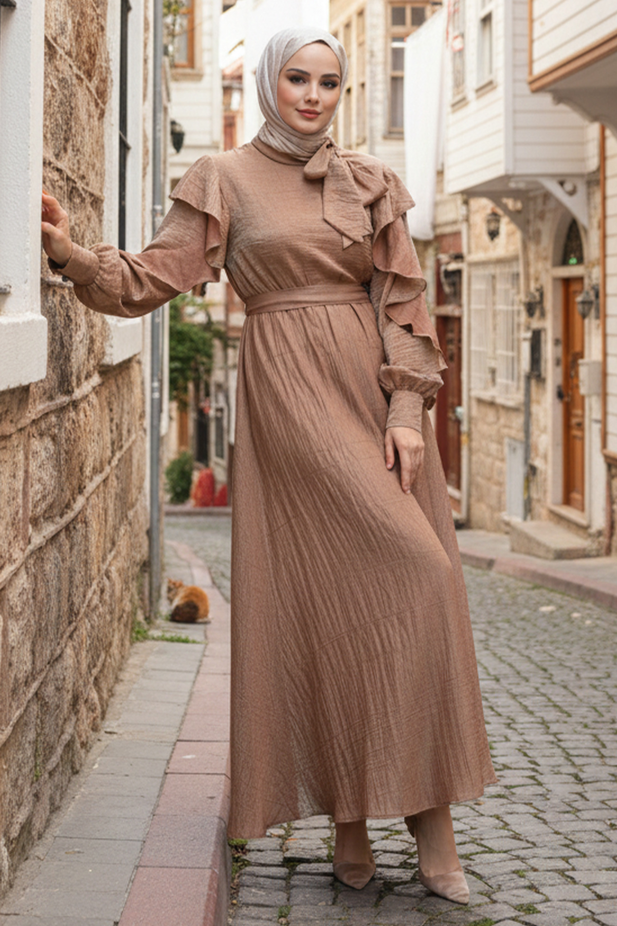  Beli Kuşaklı Fırfır Detaylı Elbise Vizon 2092