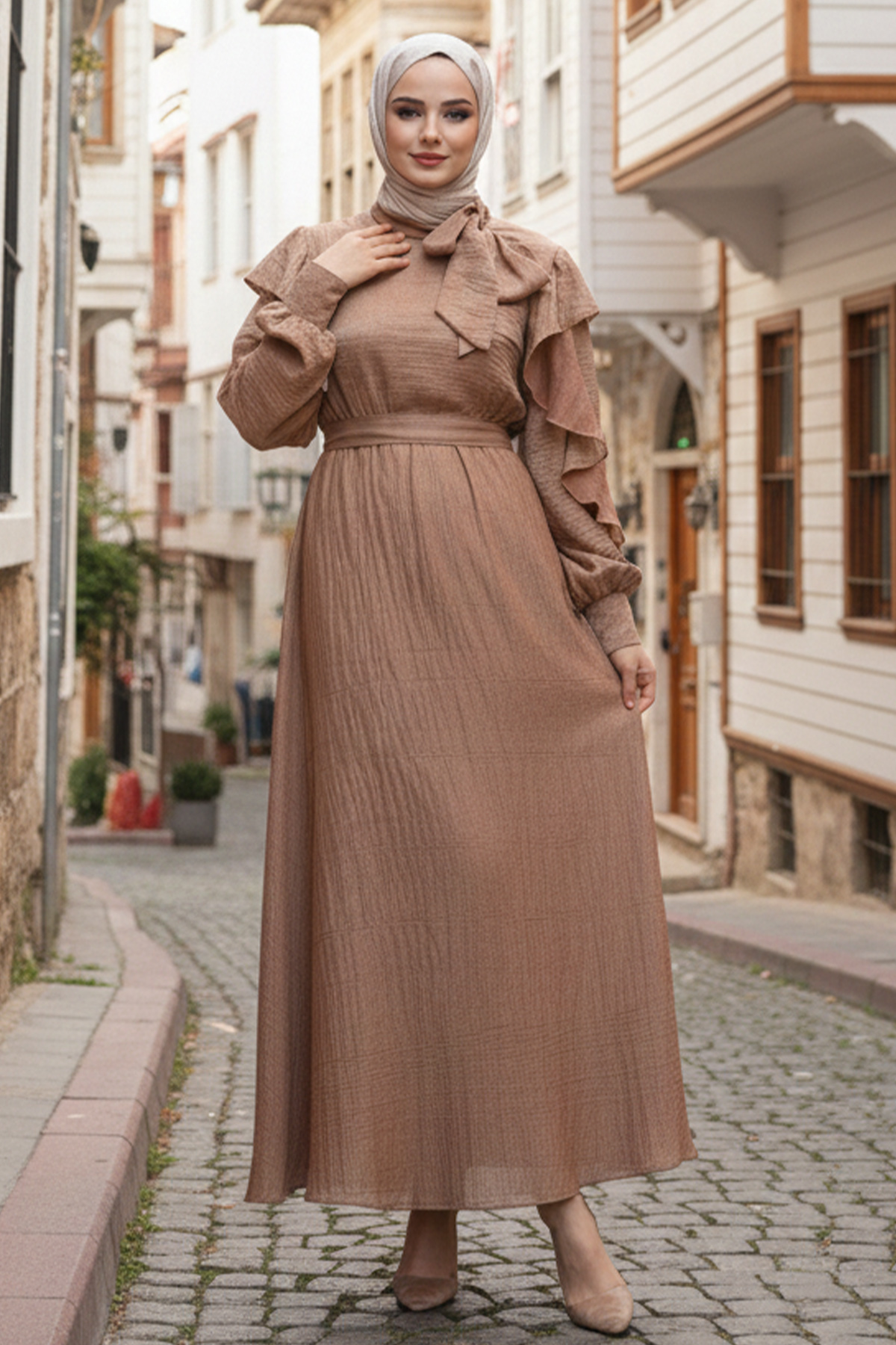  Beli Kuşaklı Fırfır Detaylı Elbise Vizon 2092