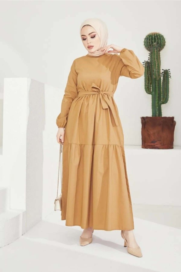Sıfır Yaka Beli Kuşaklı Tesettür Elbise Bej 411 Sıfır Yaka Beli Kuşaklı Tesettür Elbise Bej 411