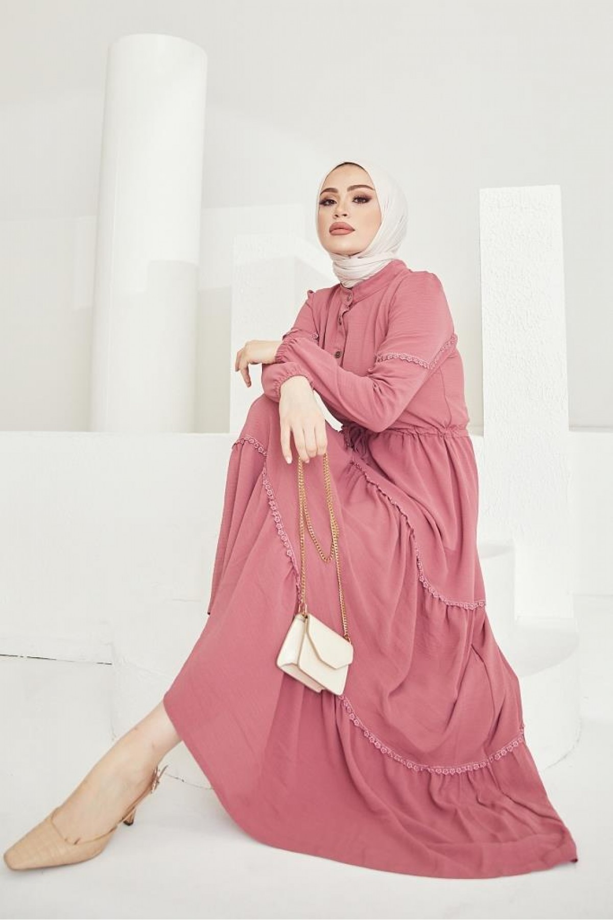 Güpür Detaylı Tesettür Elbise Gül Kurusu 6601-1 Güpür Detaylı Tesettür Elbise Gül Kurusu 6601-1