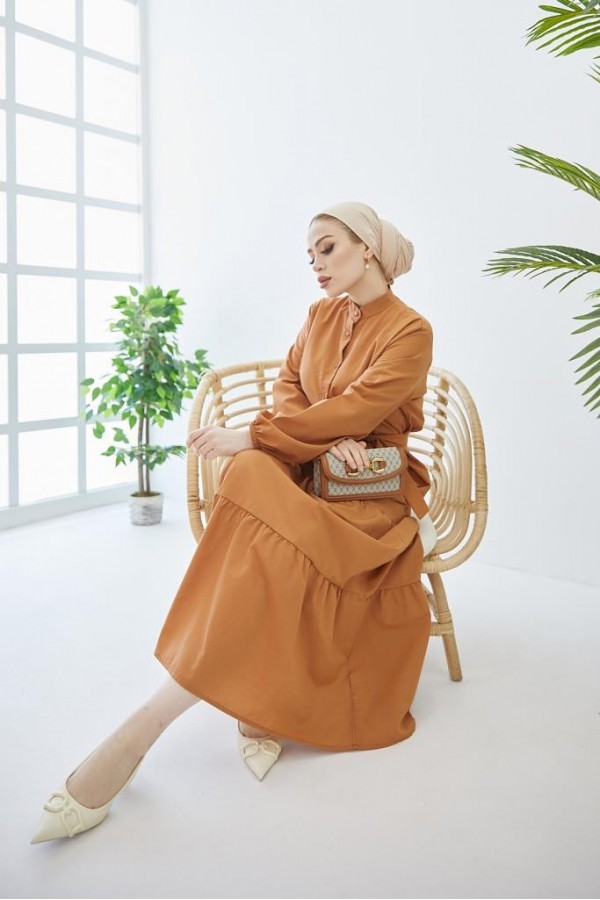  Hakim Yaka Düğmeli Tesettür Elbise Tarçın 428