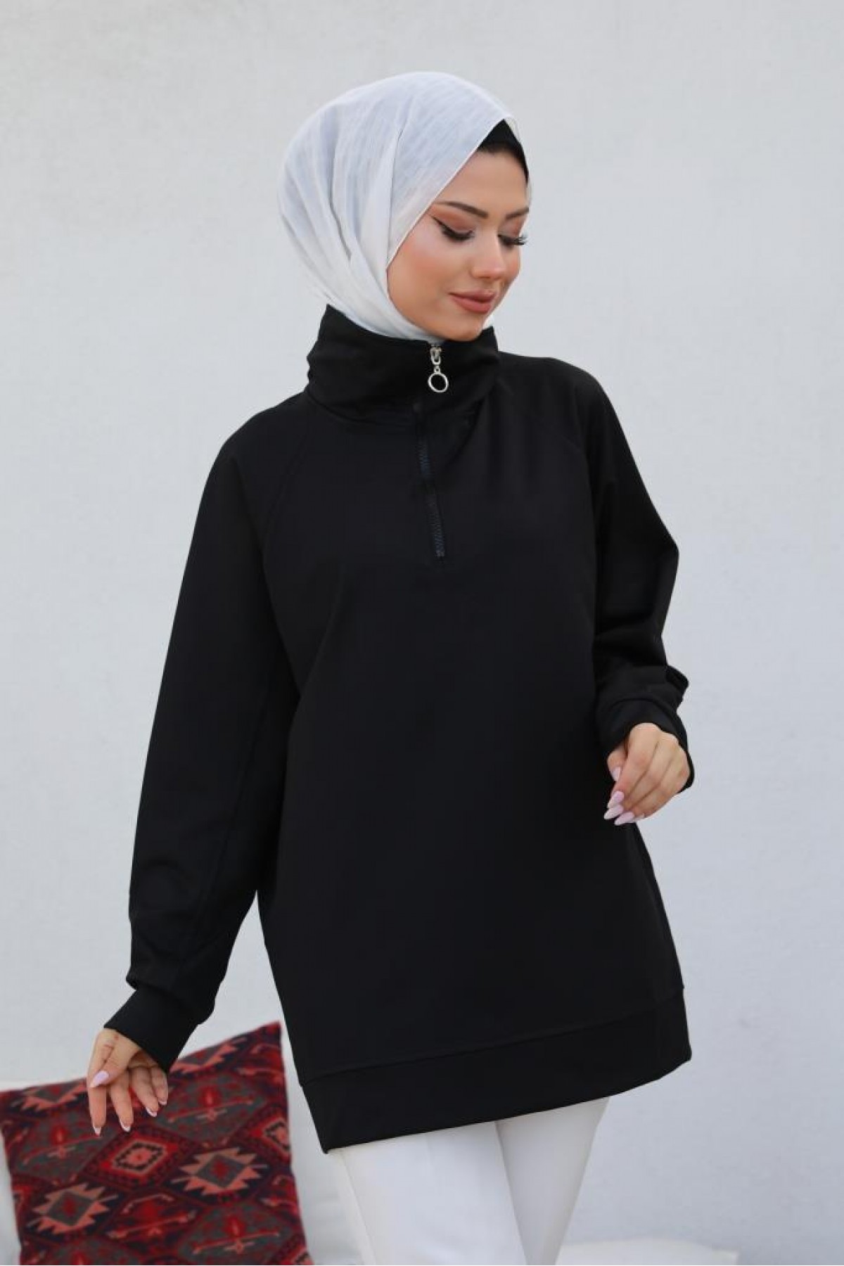 Raglan Kol İçi Şardonlu Tesetür Sweatshirt Siyah 10029 Raglan Kol İçi Şardonlu Tesetür Sweatshirt Siyah 10029