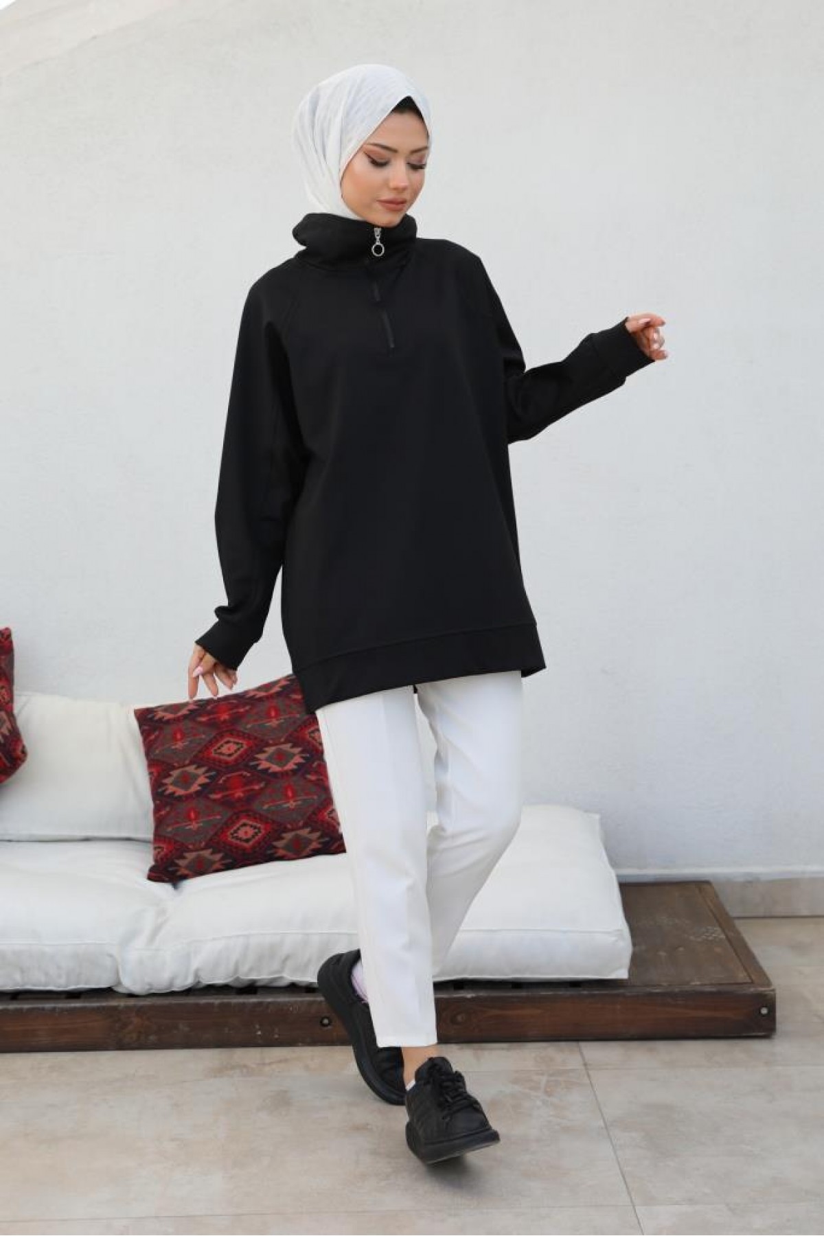 Raglan Kol İçi Şardonlu Tesetür Sweatshirt Siyah 10029 Raglan Kol İçi Şardonlu Tesetür Sweatshirt Siyah 10029