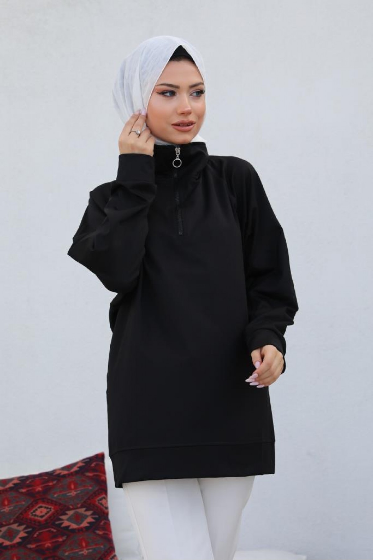 Raglan Kol İçi Şardonlu Tesetür Sweatshirt Siyah 10029 Raglan Kol İçi Şardonlu Tesetür Sweatshirt Siyah 10029