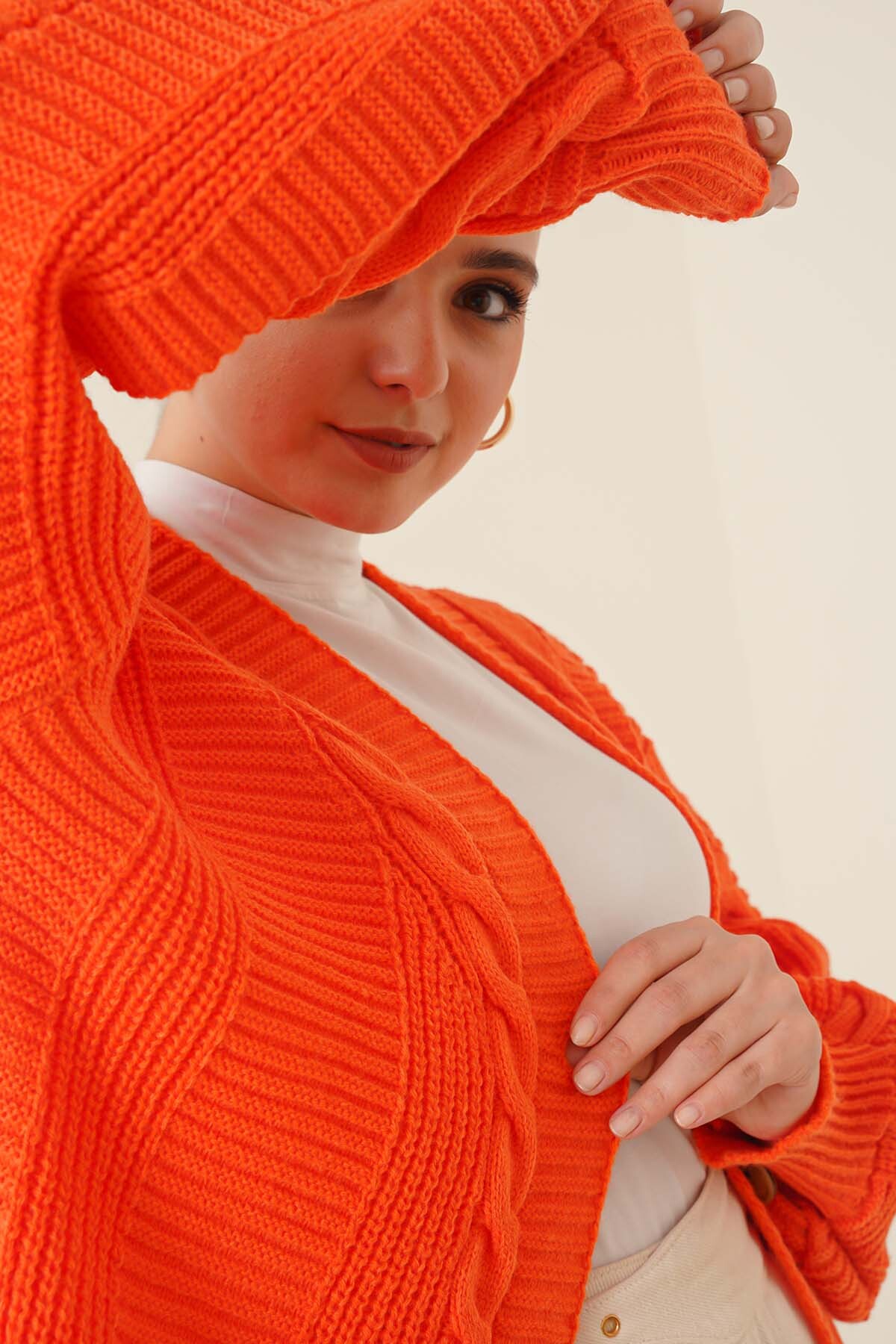 Örgü Desenli Önden Düğmeli Hırka Oranj 6999 Örgü Desenli Önden Düğmeli Hırka Oranj 6999