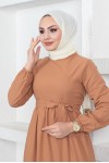 Sıfır Yaka Beli Kuşaklı Tesettür Elbise Camel 411 Sıfır Yaka Beli Kuşaklı Tesettür Elbise Camel 411