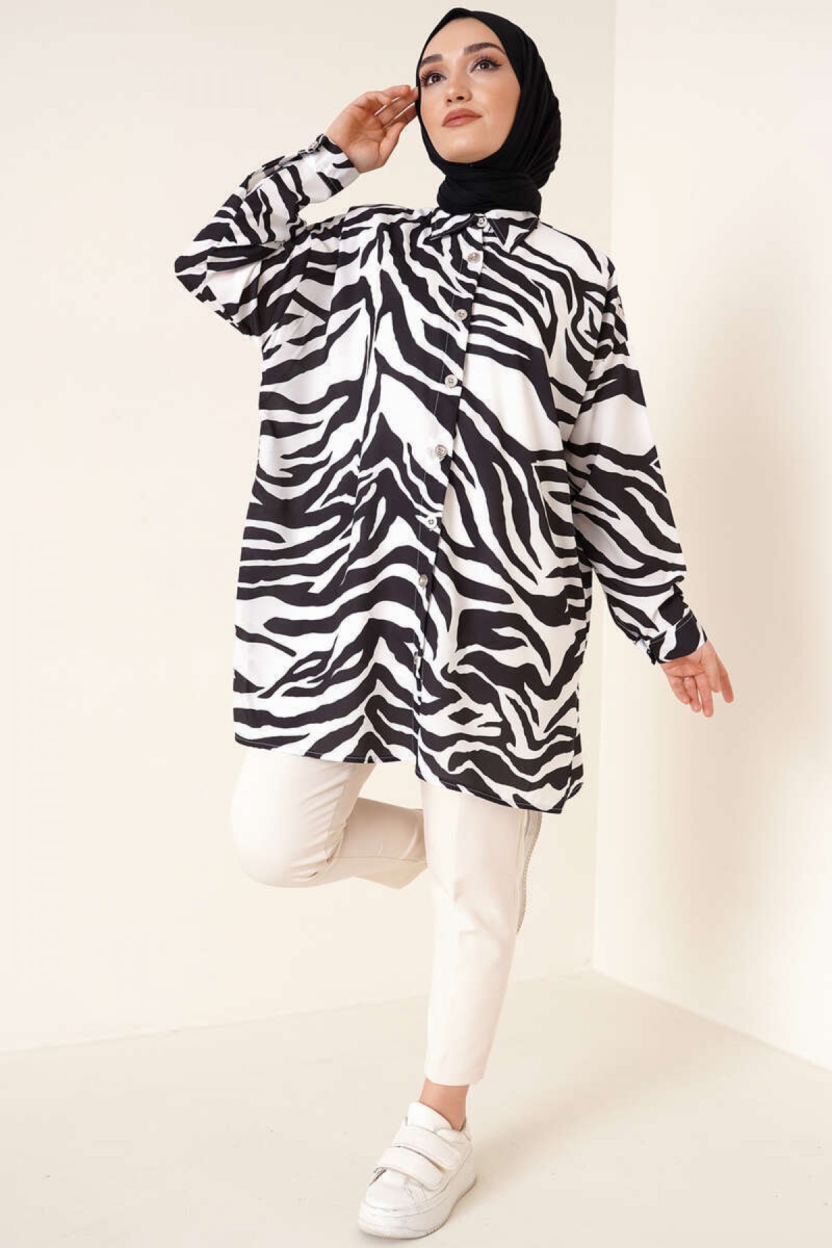 Zebra Desenli Tesettür Gömlek Siyah 8892 Zebra Desenli Tesettür Gömlek Siyah 8892