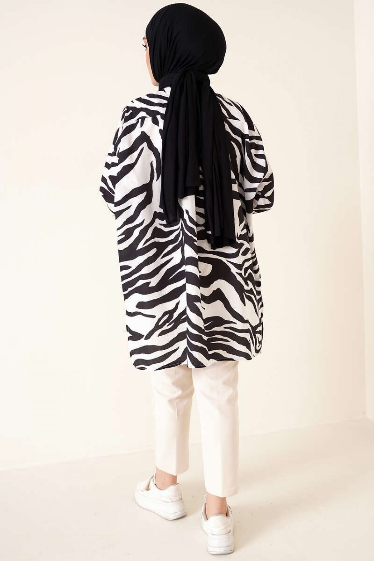 Zebra Desenli Tesettür Gömlek Siyah 8892 Zebra Desenli Tesettür Gömlek Siyah 8892
