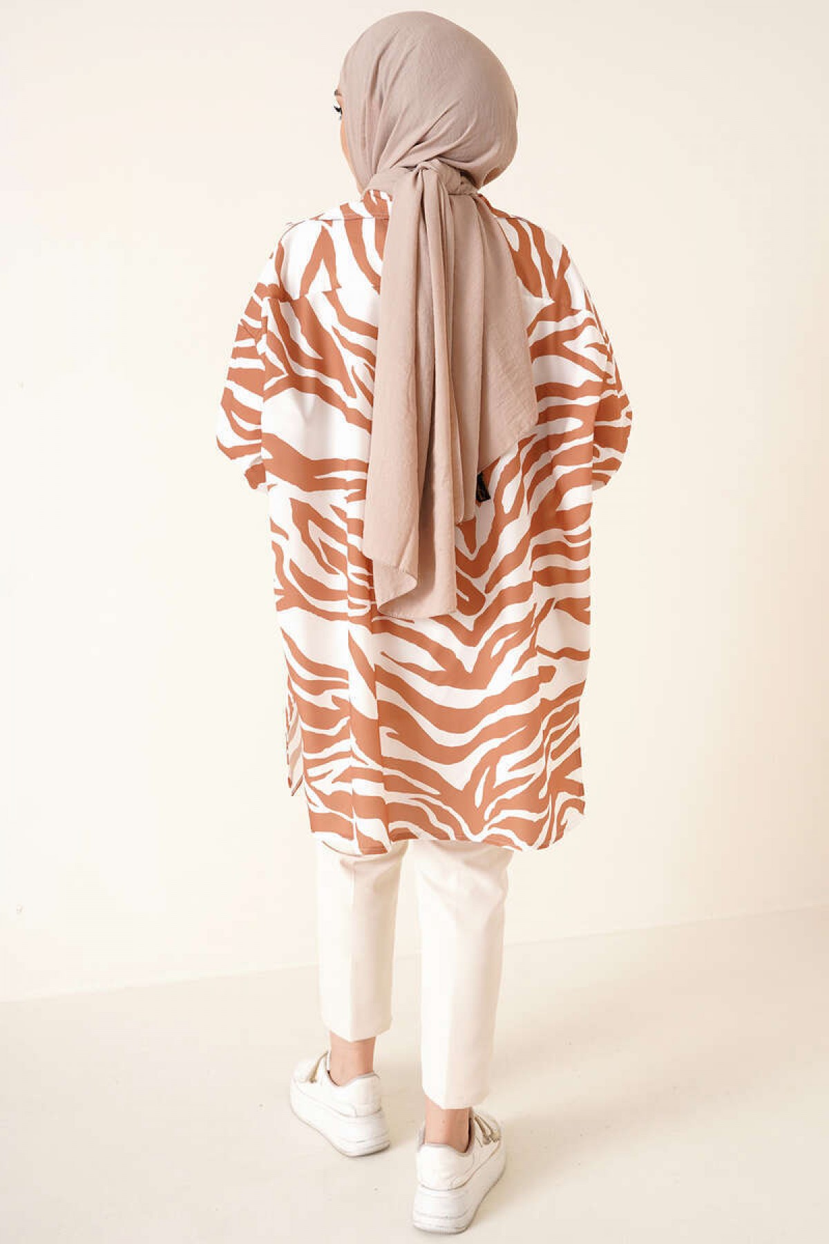 Zebra Desenli Tesettür Gömlek Taba 8892 Zebra Desenli Tesettür Gömlek Taba 8892