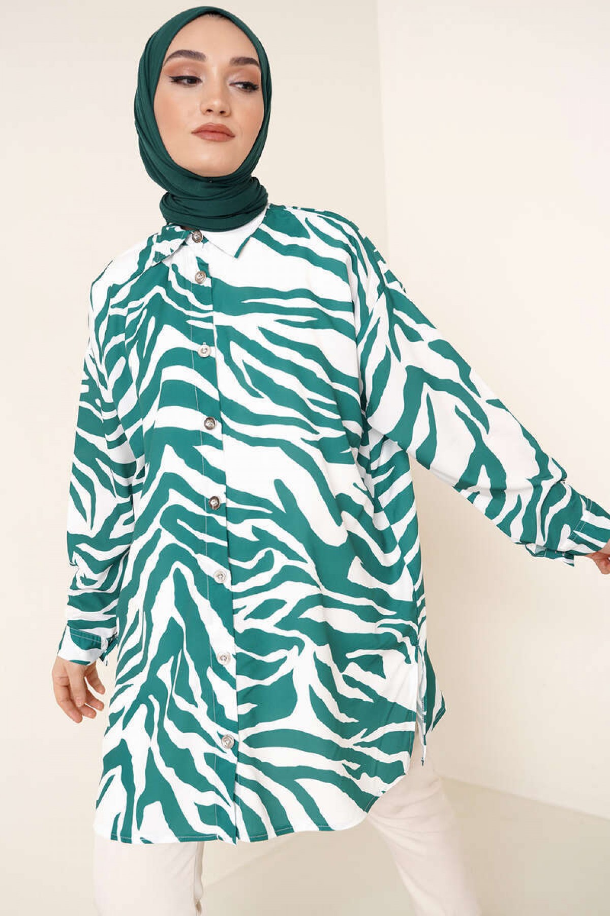 Zebra Desenli Tesettür Gömlek Yeşil 8892 Zebra Desenli Tesettür Gömlek Yeşil 8892
