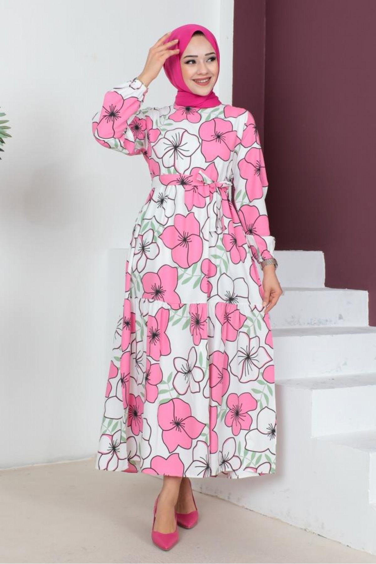 Büyük Çiçek Desenli Tesettür Elbise Pembe 448 Büyük Çiçek Desenli Tesettür Elbise Pembe 448