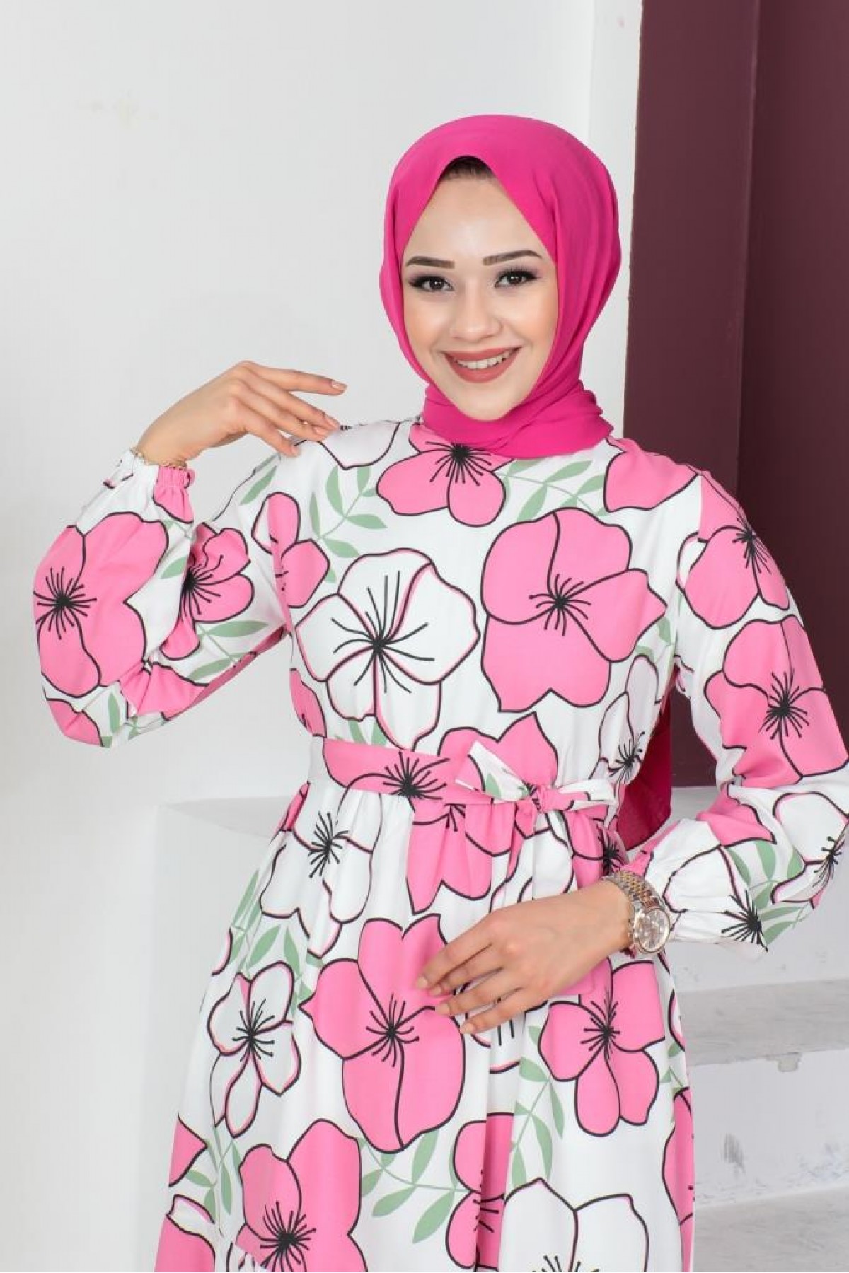 Büyük Çiçek Desenli Tesettür Elbise Pembe 448 Büyük Çiçek Desenli Tesettür Elbise Pembe 448