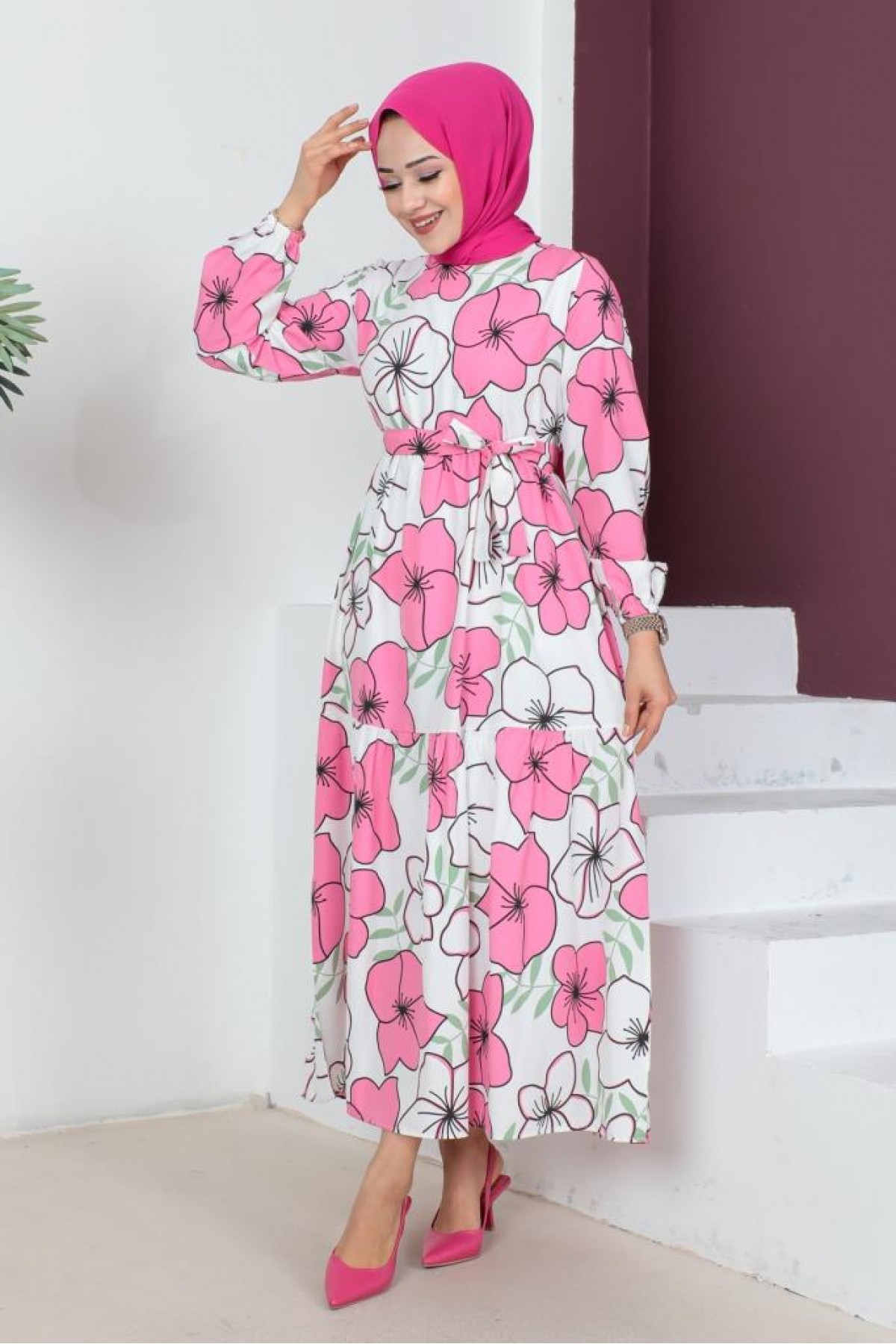 Büyük Çiçek Desenli Tesettür Elbise Pembe 448 Büyük Çiçek Desenli Tesettür Elbise Pembe 448