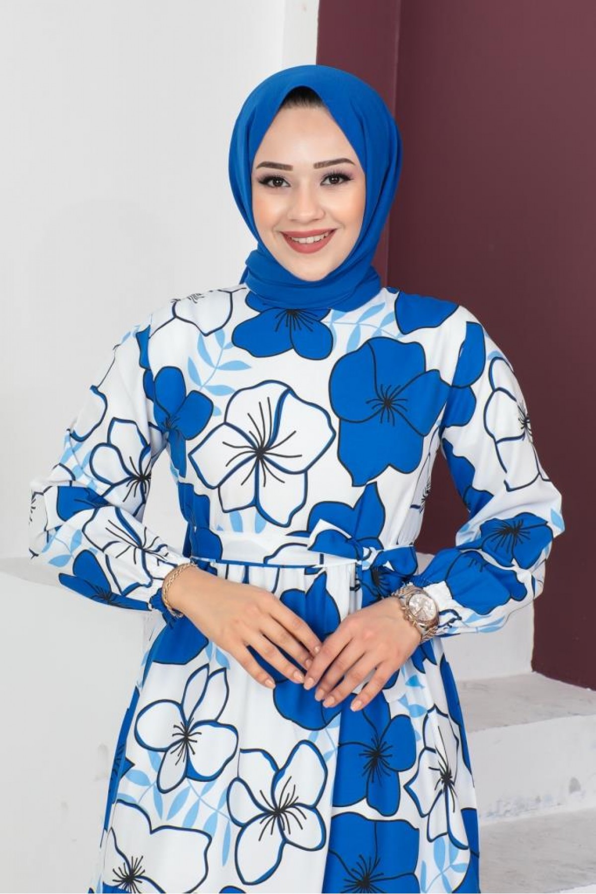 Büyük Çiçek Desenli Tesettür Elbise Saks Mavisi 448 Büyük Çiçek Desenli Tesettür Elbise Saks Mavisi 448