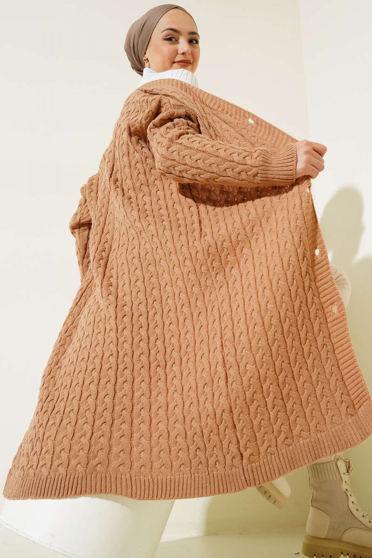Düğmeli Uzun Triko Hırka Camel 377 Düğmeli Uzun Triko Hırka Camel 377