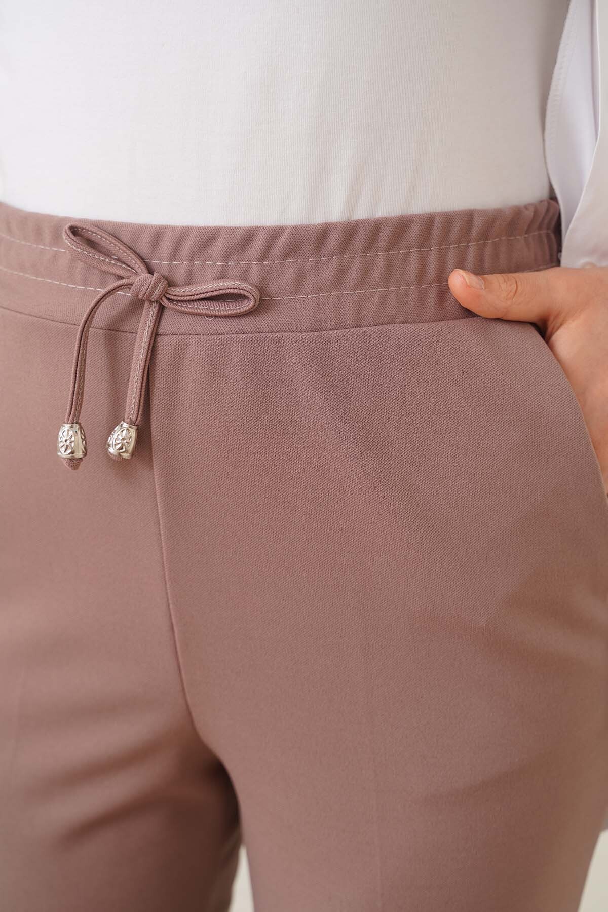İp Detaylı Beli Lastikli Bilekte Pantolon Vizon 6624 İp Detaylı Beli Lastikli Bilekte Pantolon Vizon 6624