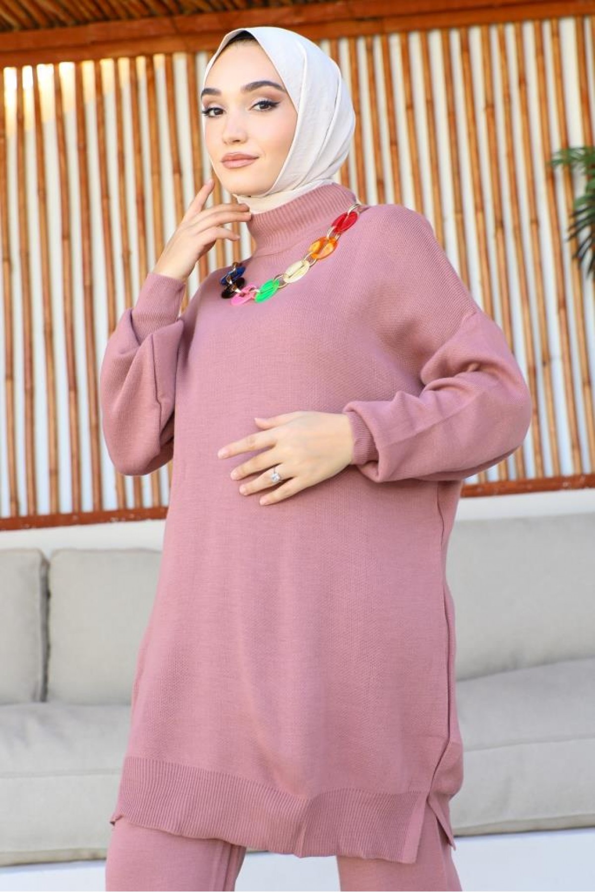 Renkli Kolye Detaylı Triko Takım Gül Kurusu 11016-86 Renkli Kolye Detaylı Triko Takım Gül Kurusu 11016-86