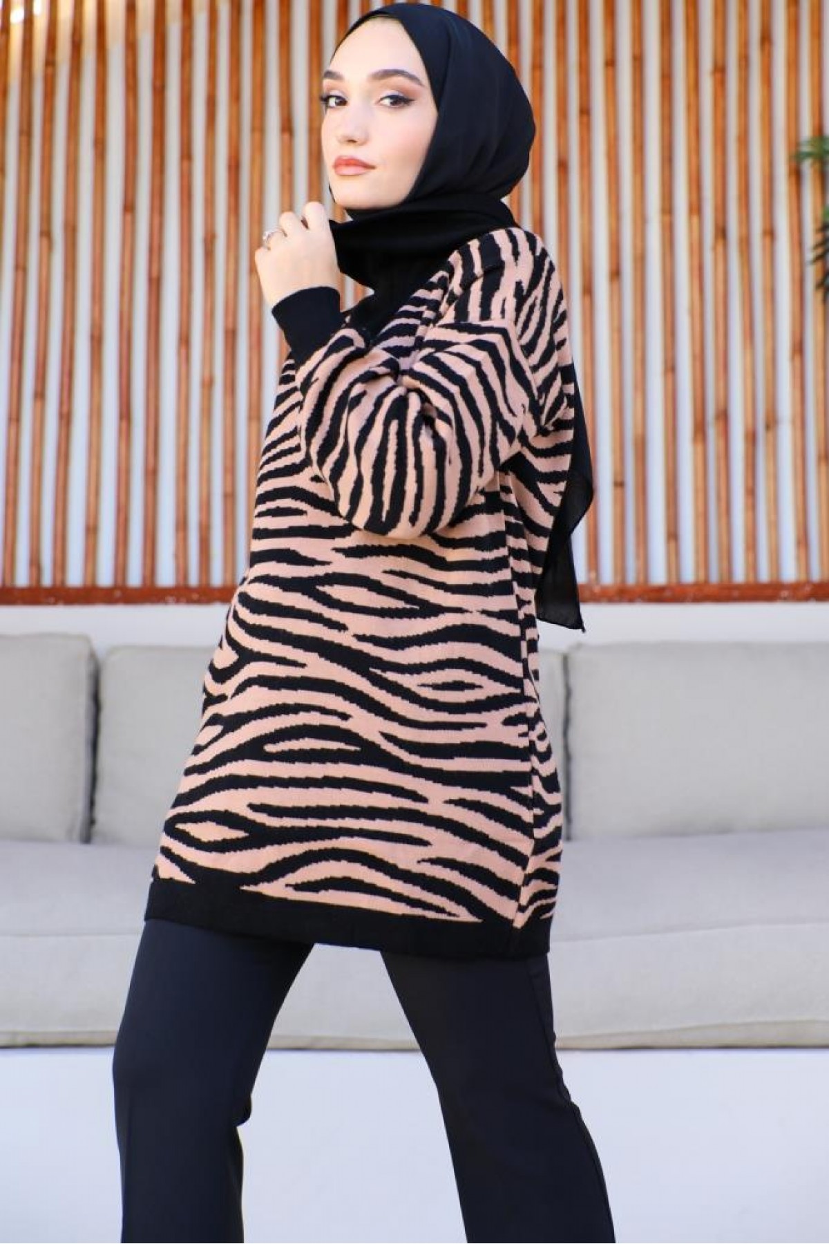 Yakası Fermuarlı Desenli Triko Tunik Siyah 11021-04 Yakası Fermuarlı Desenli Triko Tunik Siyah 11021-04