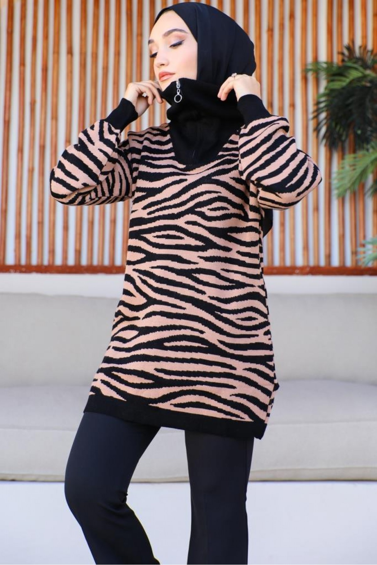 Yakası Fermuarlı Desenli Triko Tunik Siyah 11021-04 Yakası Fermuarlı Desenli Triko Tunik Siyah 11021-04