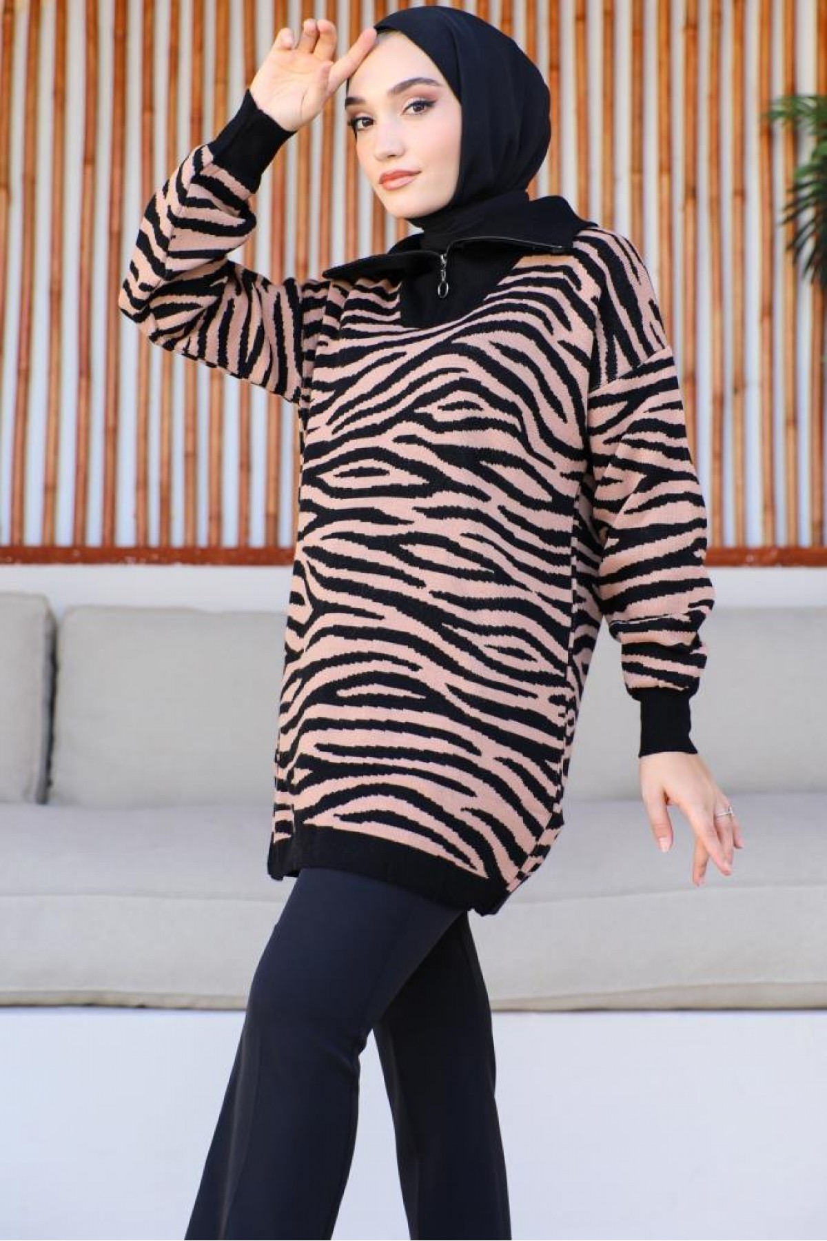 Yakası Fermuarlı Desenli Triko Tunik Siyah 11021-04 Yakası Fermuarlı Desenli Triko Tunik Siyah 11021-04