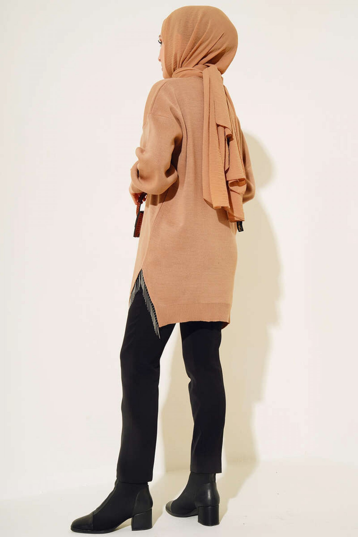 Yırtmacı Zincir Püsküllü Triko Tunik Camel 3009 Yırtmacı Zincir Püsküllü Triko Tunik Camel 3009