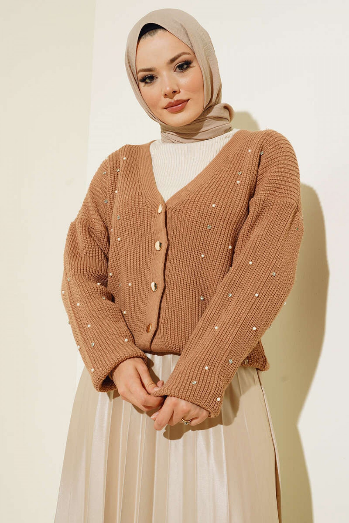 Düğmeli Taş Detaylı Triko Hırka Camel 7025 Düğmeli Taş Detaylı Triko Hırka Camel 7025