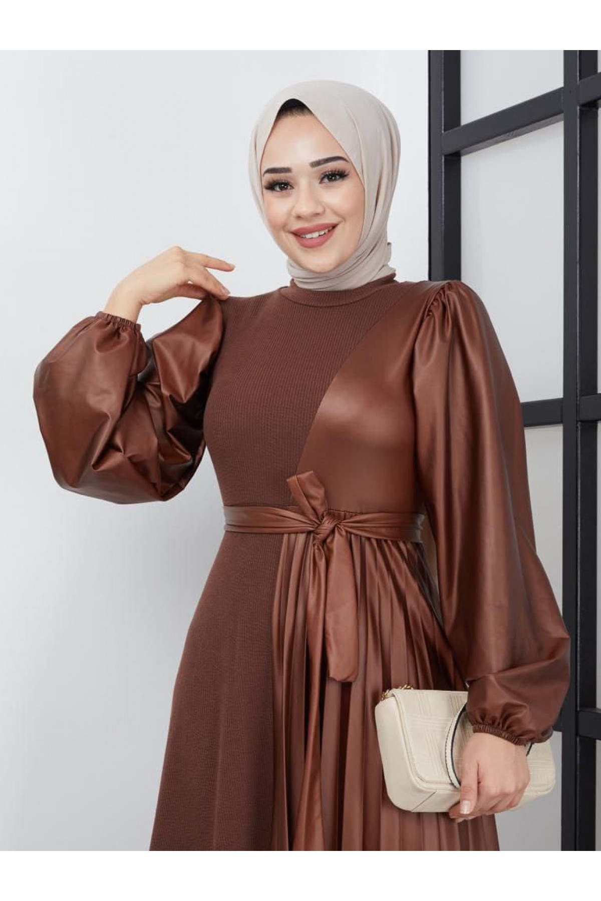 Bürümcük Deri Detalı Elbise Kahverengi 4666 Bürümcük Deri Detalı Elbise Kahverengi 4666