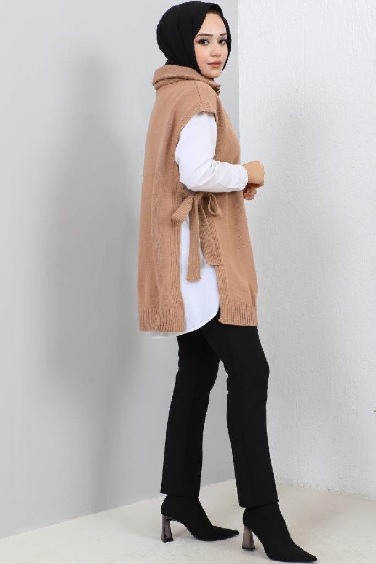 Boğazı Fermuar Detaylı Yandan Bağlamalı Süveter Camel 11025 Boğazı Fermuar Detaylı Yandan Bağlamalı Süveter Camel 11025