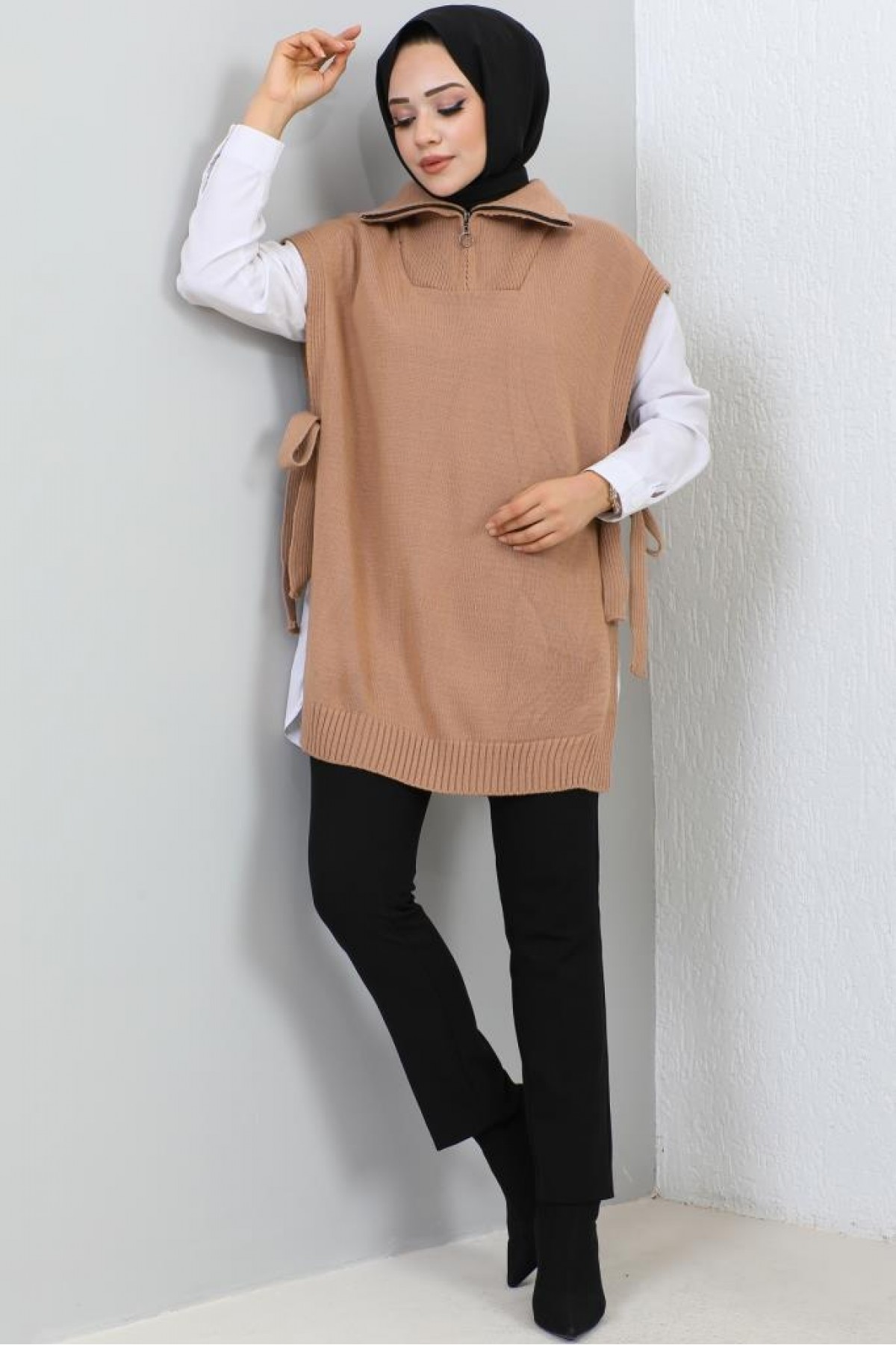 Boğazı Fermuar Detaylı Yandan Bağlamalı Süveter Camel 11025 Boğazı Fermuar Detaylı Yandan Bağlamalı Süveter Camel 11025