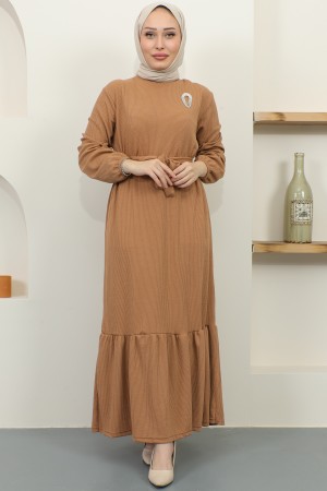  Burgu Broşlu Elbise Camel 2218