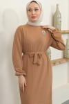  Burgu Broşlu Elbise Camel 2218