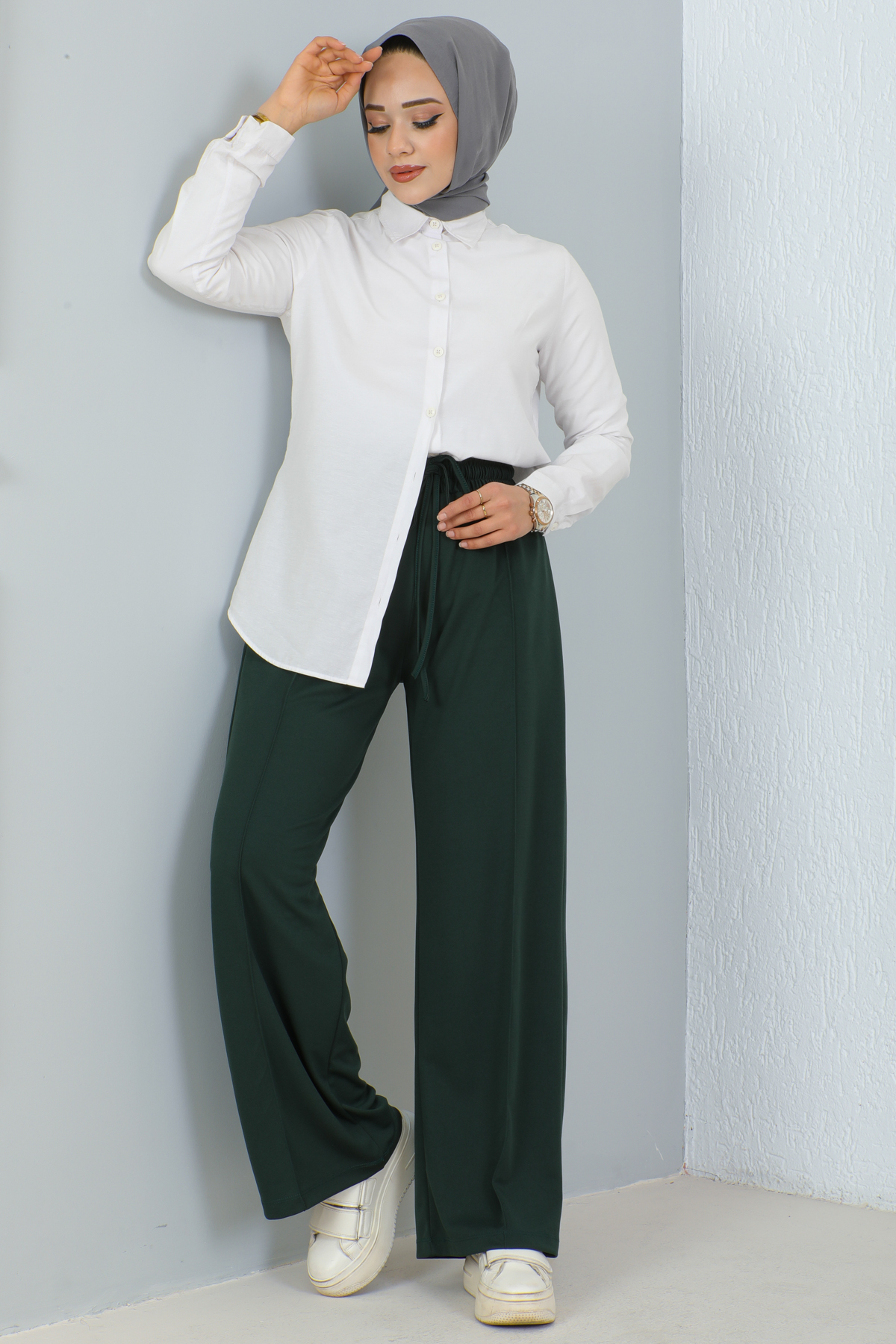 Belli Lastikli Rahat Kesim Salaş Pantalon Zümrüt Yeşili 3042-1 Belli Lastikli Rahat Kesim Salaş Pantalon Zümrüt Yeşili 3042-1