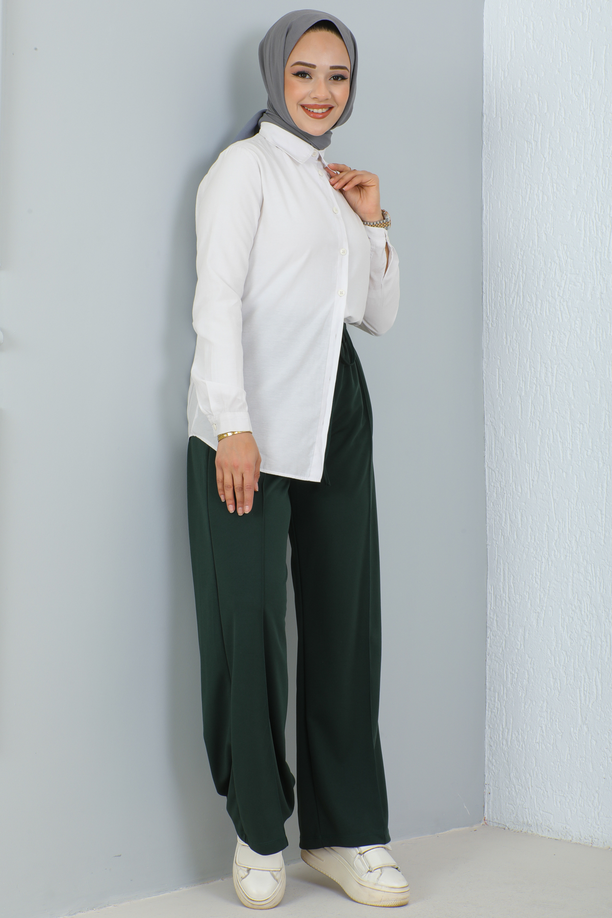 Belli Lastikli Rahat Kesim Salaş Pantalon Zümrüt Yeşili 3042-1 Belli Lastikli Rahat Kesim Salaş Pantalon Zümrüt Yeşili 3042-1