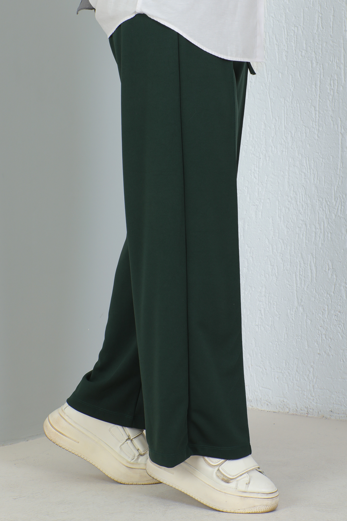 Belli Lastikli Rahat Kesim Salaş Pantalon Zümrüt Yeşili 3042-1 Belli Lastikli Rahat Kesim Salaş Pantalon Zümrüt Yeşili 3042-1