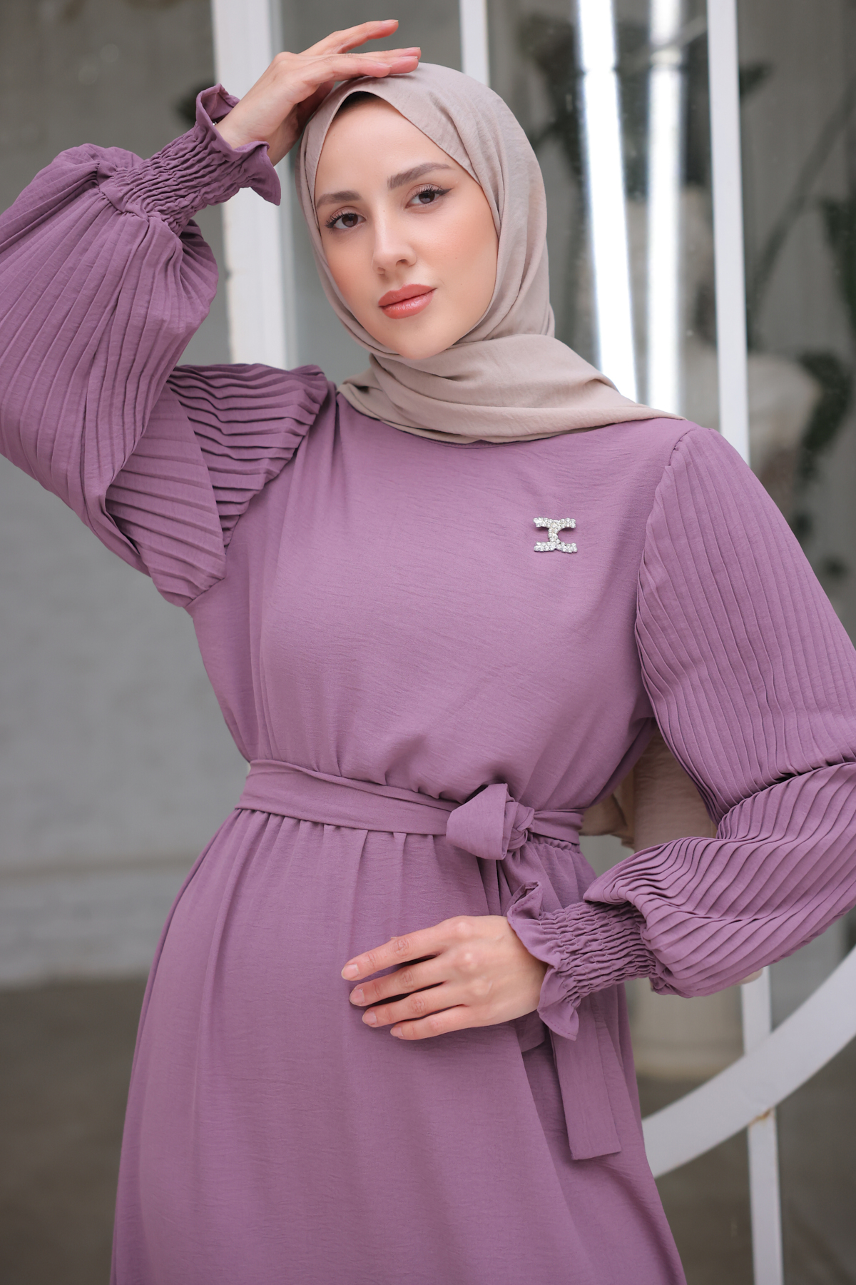 Kolları Pileli Broş Detaylı Elbise Lila 3979 Kolları Pileli Broş Detaylı Elbise Lila 3979
