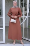  Kolları Pileli Broş Detaylı Elbise Taba 3979