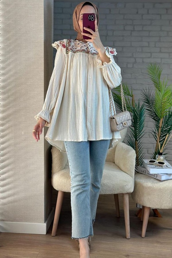 Nakış Detaylı Fırfırlı Gömlek Krem 2099 Nakış Detaylı Fırfırlı Gömlek Krem 2099