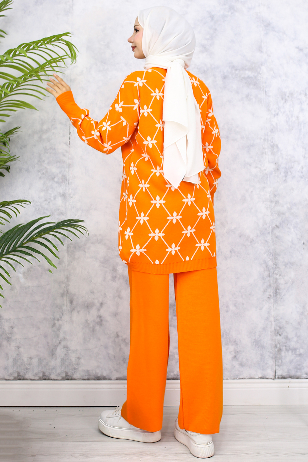 Çiçek Desenli Taşlı Triko Takım Oranj 6212 Çiçek Desenli Taşlı Triko Takım Oranj 6212