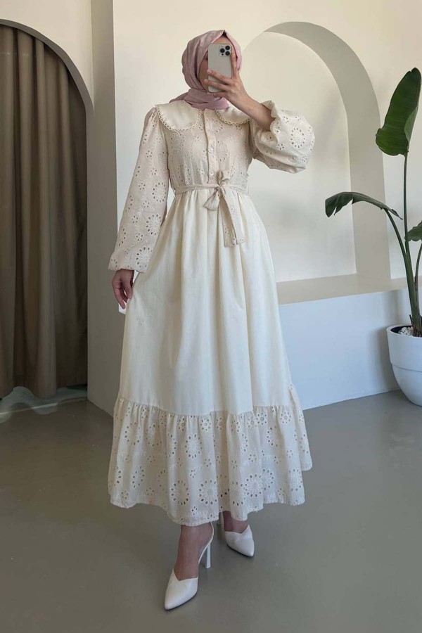 Brode Detaylı Bebe Yaka Elbise Krem 1003-1 Brode Detaylı Bebe Yaka Elbise Krem 1003-1
