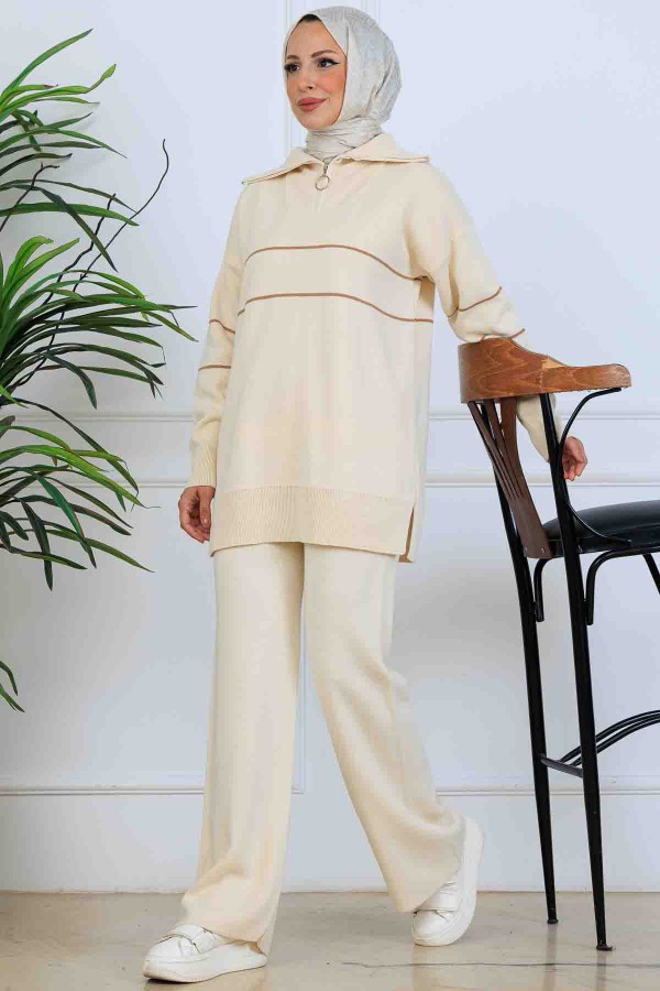 Yakası Fermuarlı Şeritli Triko Takım S1050 Taş Rengi Yakası Fermuarlı Şeritli Triko Takım S1050 Taş Rengi